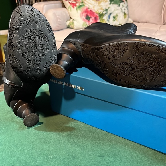 Black booties with head turning heels. John Fluevog size 9.5 butter soft leather - Picture 5 of 8